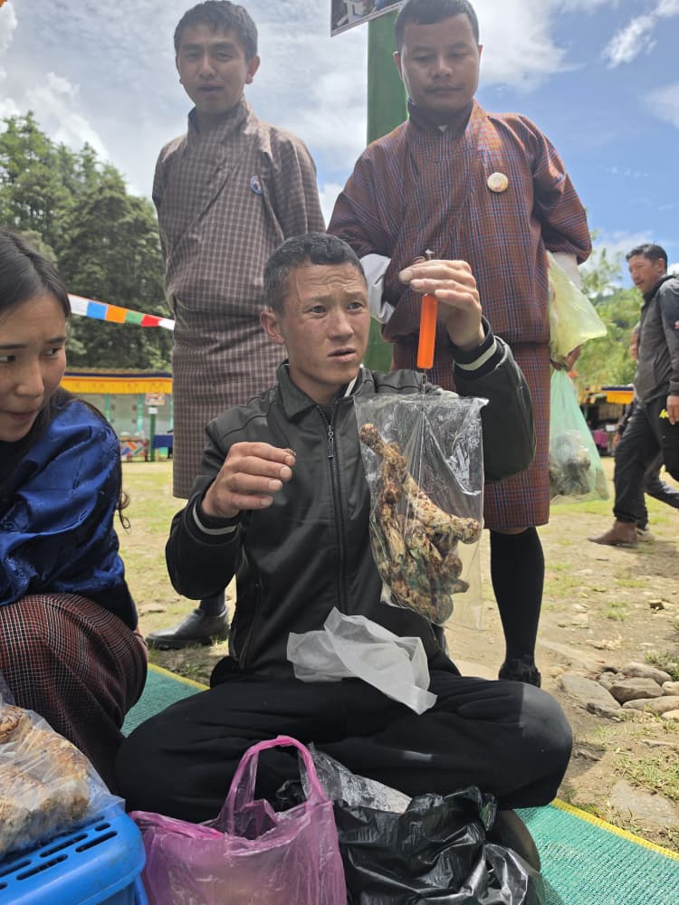 villagers selling Matsutake in Matsutake festival